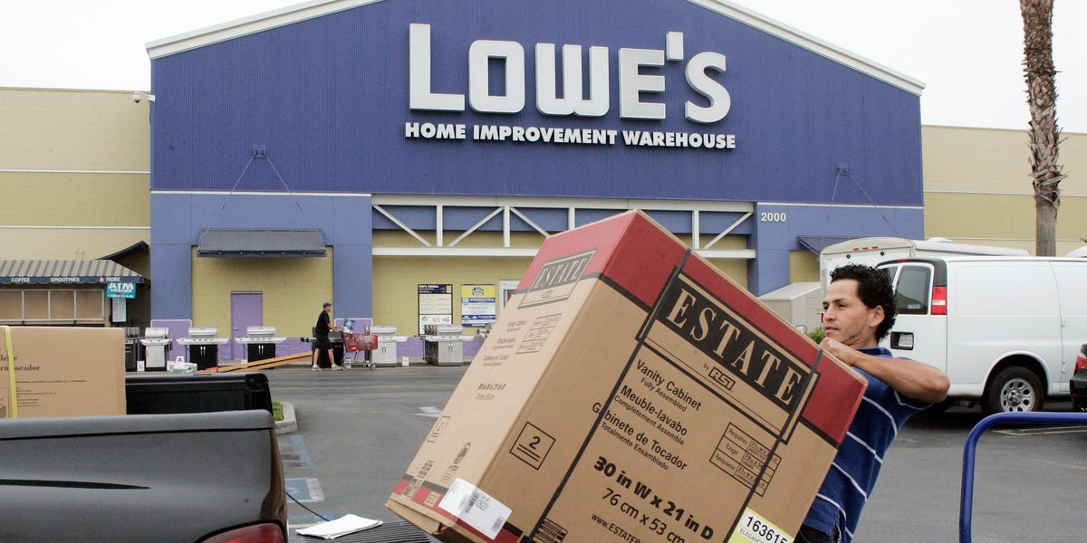 Business Lowe’s CEO says e-commerce remains a ‘thriller’ for the firm, and it finds a stark actuality for the dwelling-enchancment chain